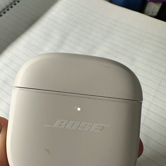 Bose headset earbuds only used once on travel - Picture 3 of 6